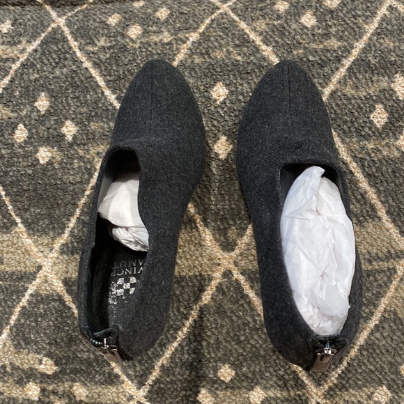 Vince Camuto Heels - Picture 4 of 7